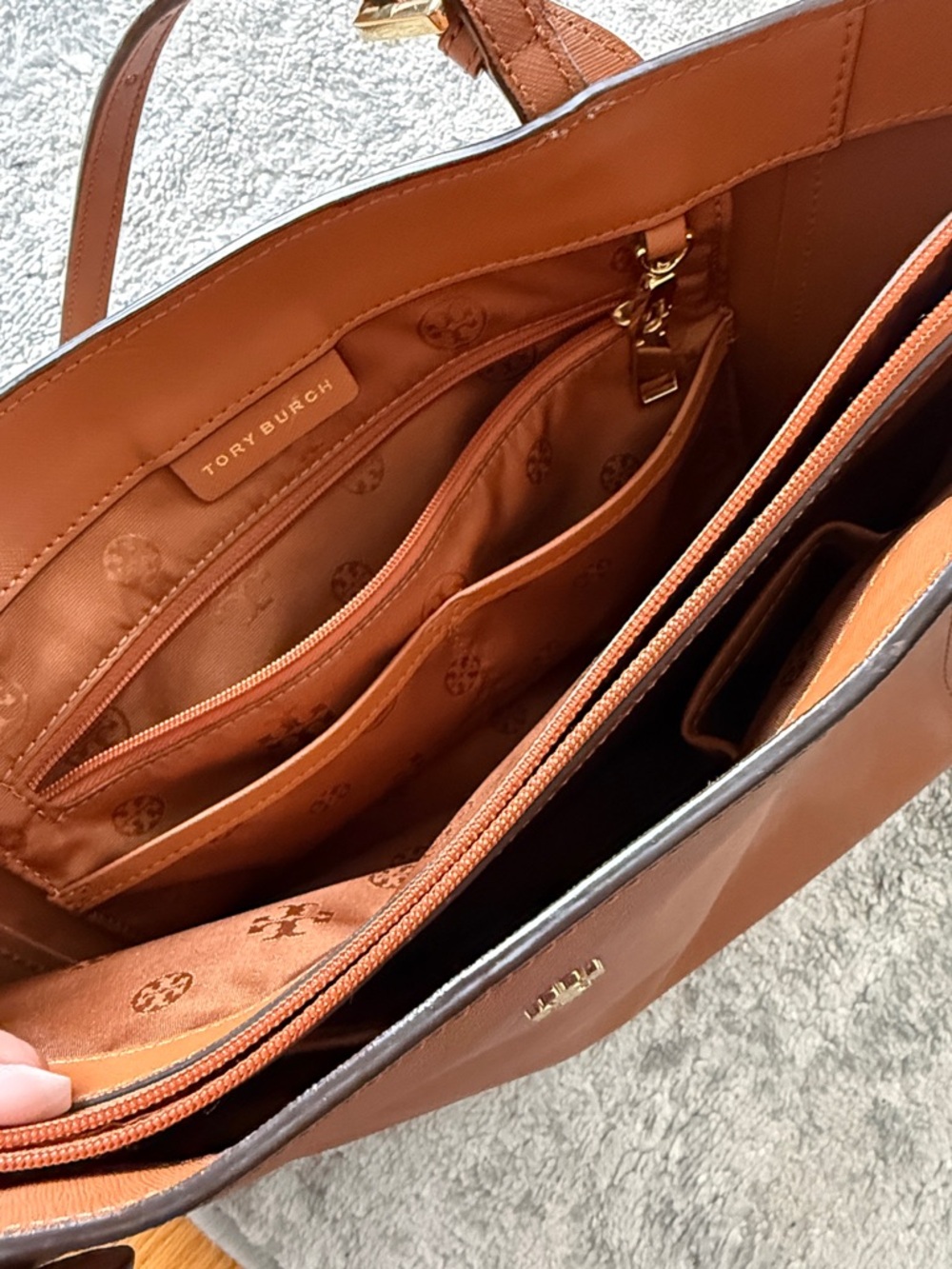 Tory Burch Robinson Tote - Picture 4 of 6